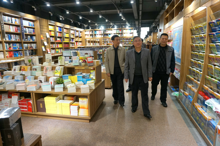集团公司董事长肖开林、广东省书报刊发行协会副会长杨瑞虎等赴梅州公司调研指导