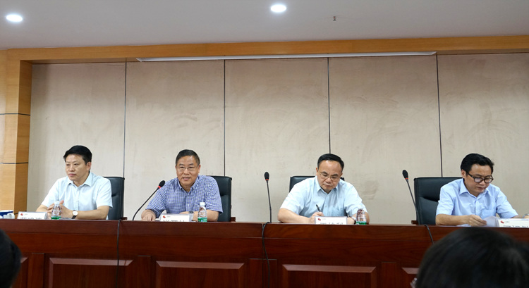 集团公司召开干部大会 宣布有关领导人事任免决定