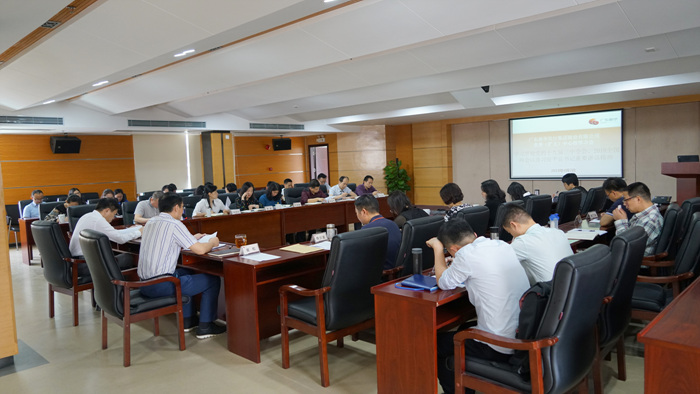 集团公司召开党委中心组（扩大）学习会