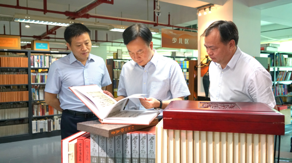 谭君铁一行到广东新华发行集团调研