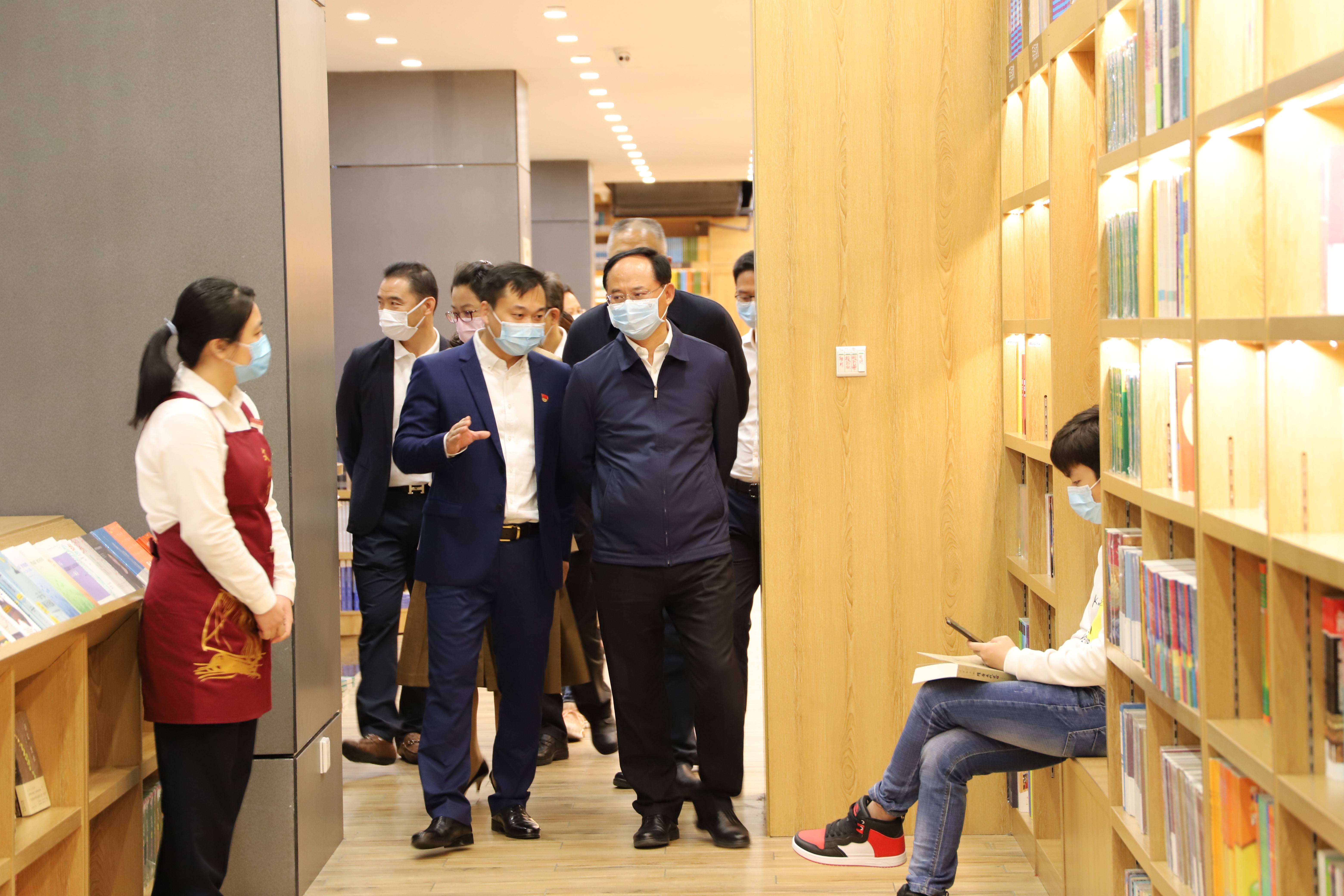江门市委书记林应武到江门新华书店调研疫情防控和复工复产情况
