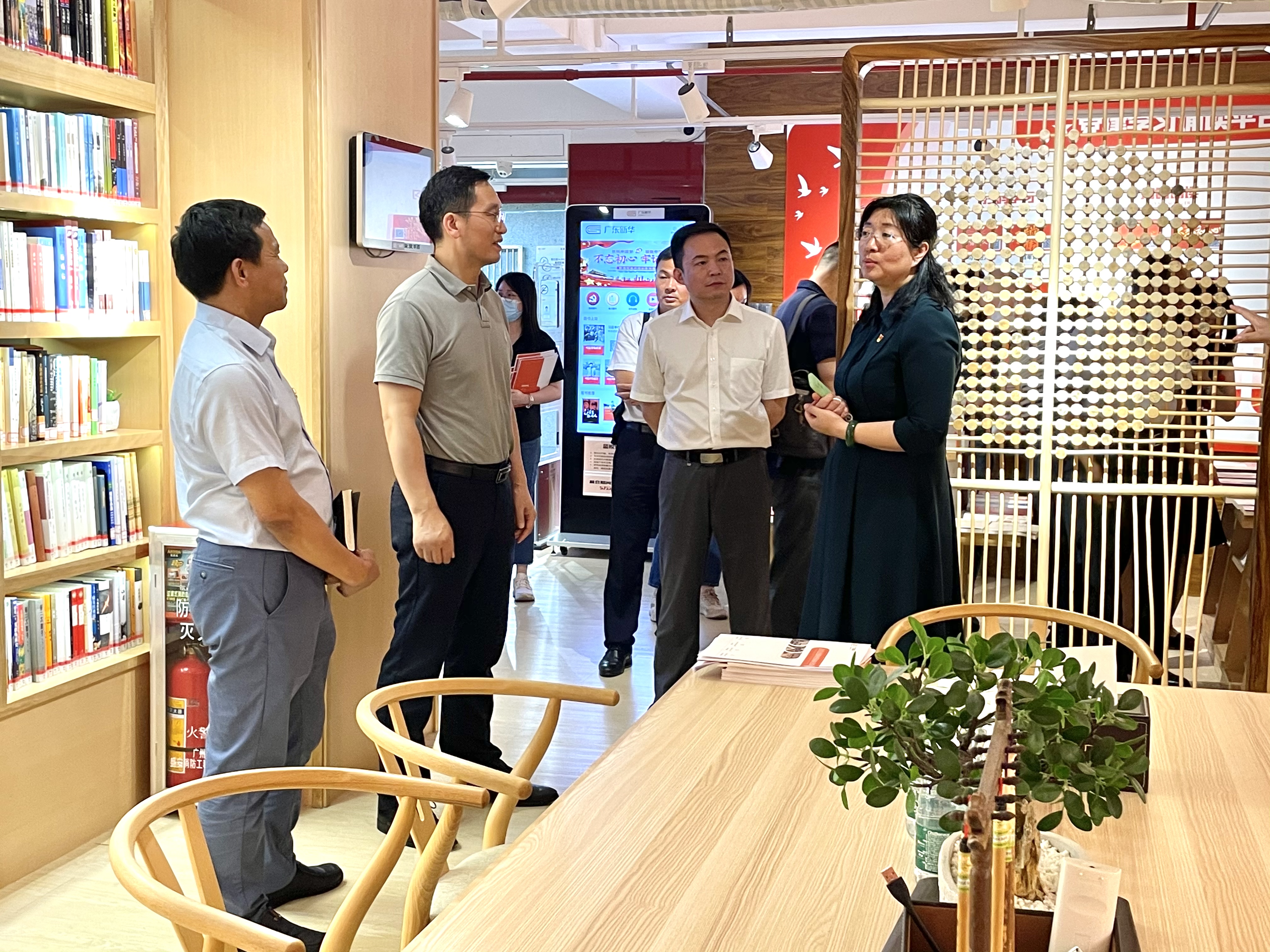 省文旅厅公共服务处一行到集团参观调研