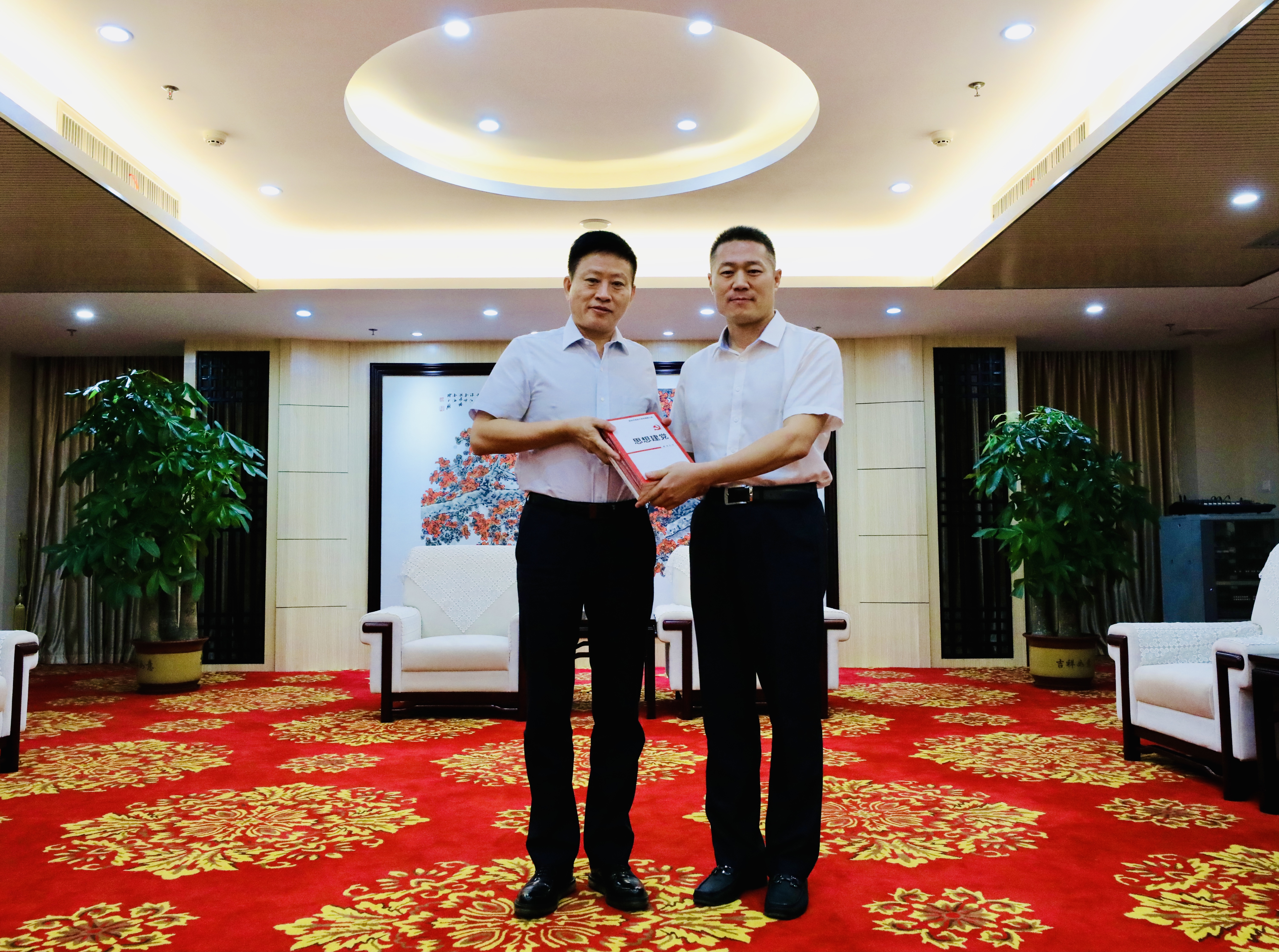 省政协机关与广东新华发行集团开展党支部共建活动