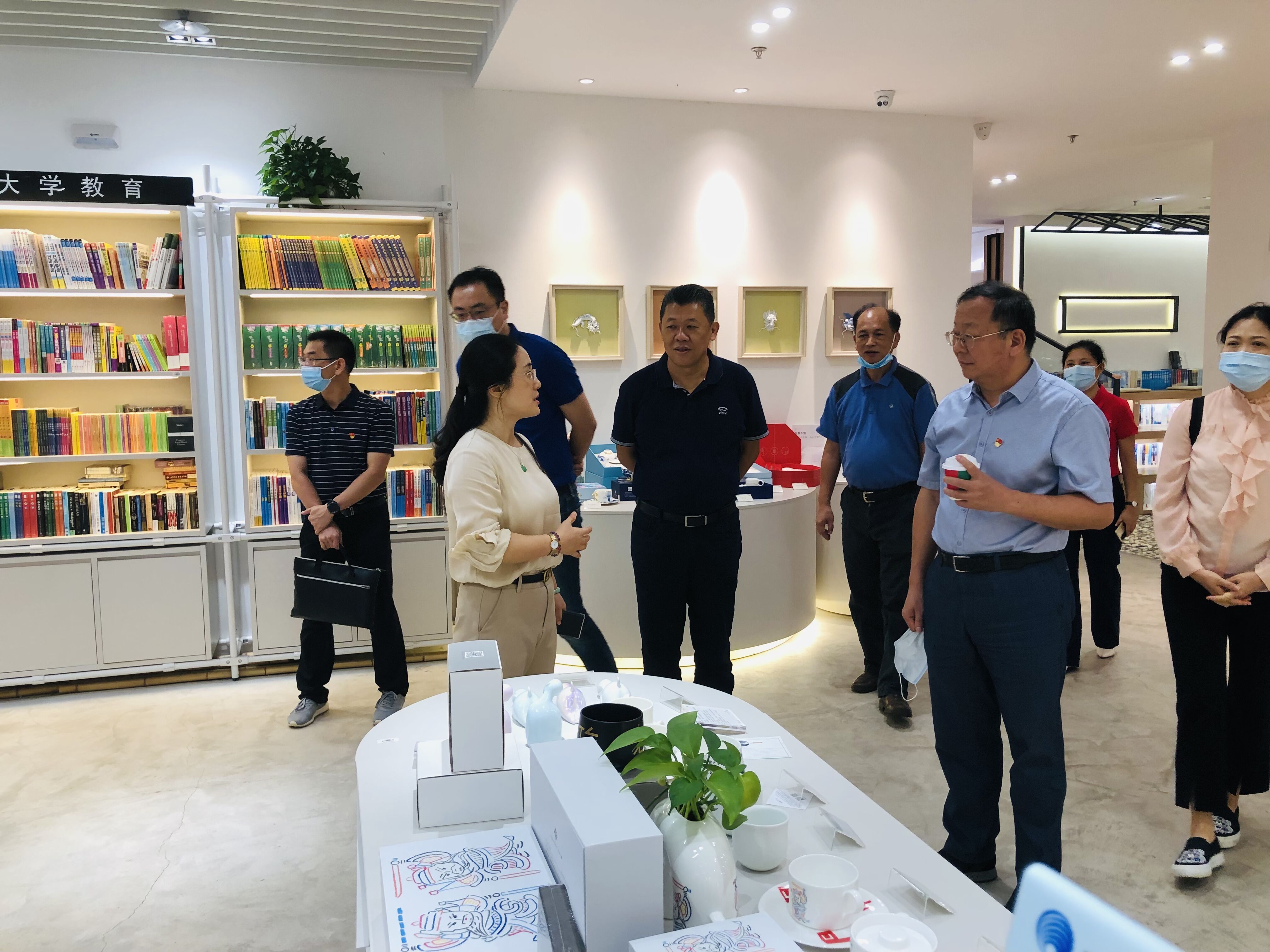 省委党史学习教育第二十巡回指导组到珠海新华书店开展调研督导工作