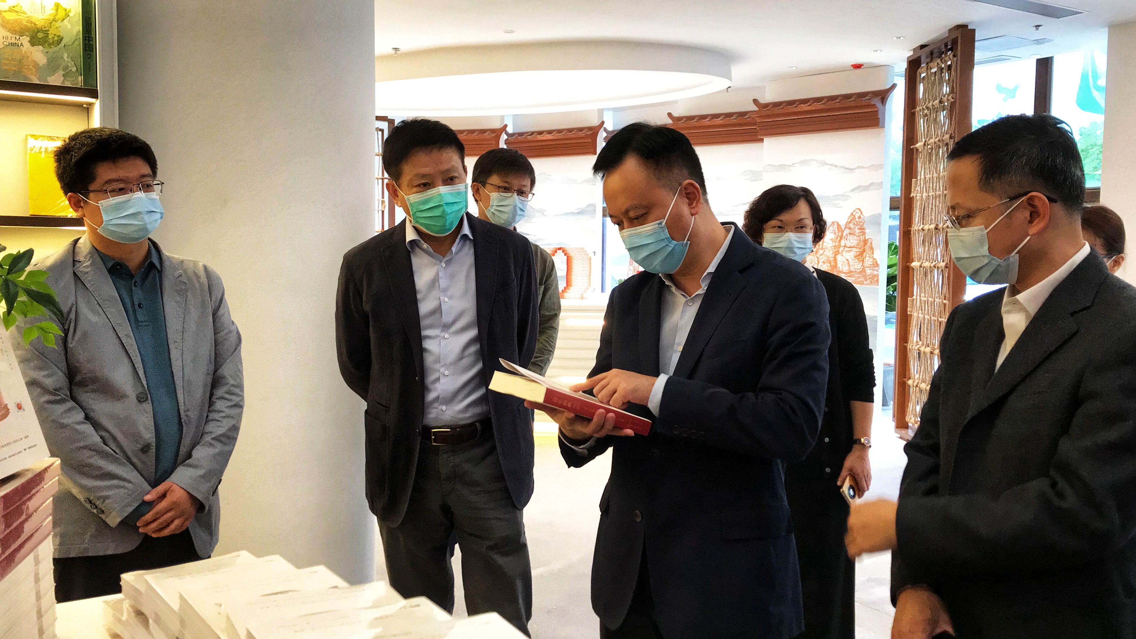 谭君铁一行到韶关市考察调研