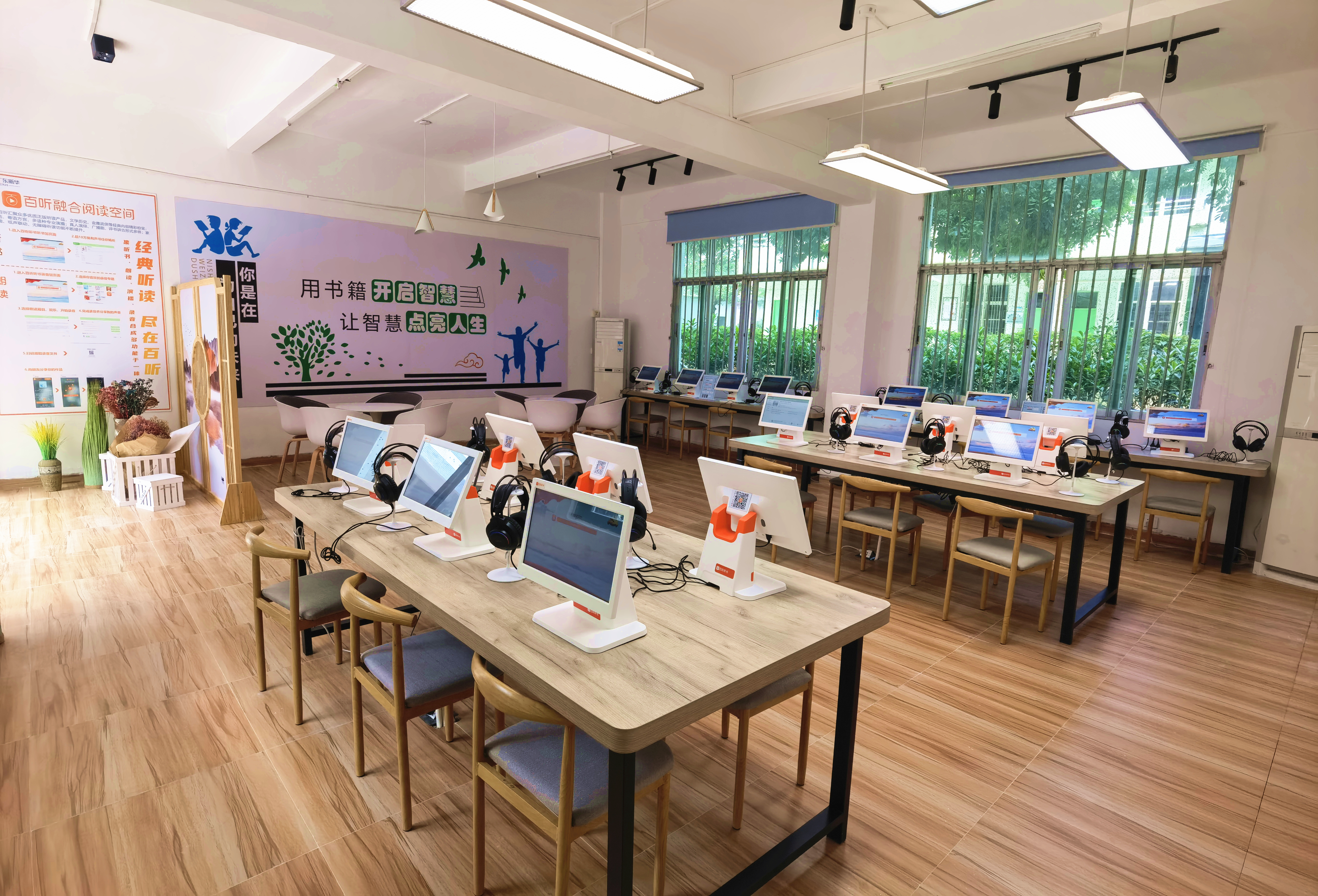 广东新华发行集团与省教育厅共建揭东龙尾中学融合阅读空间，助力乡村文化振兴
