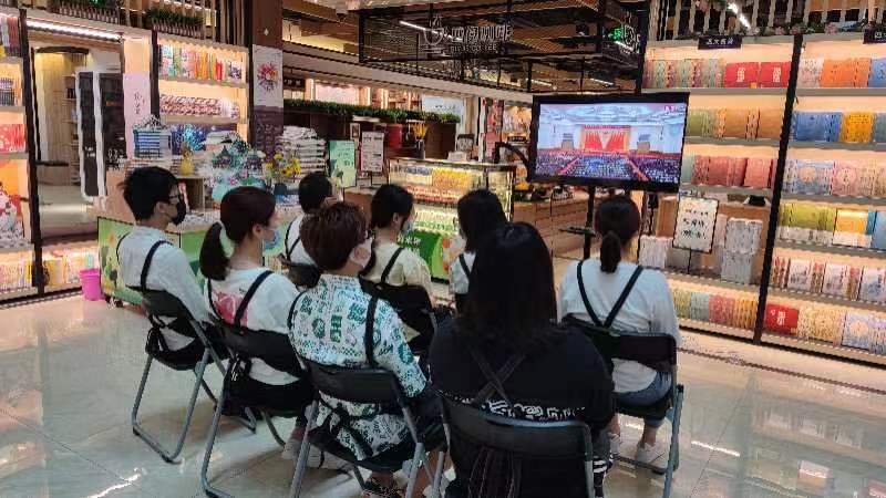 肇庆公司青年团员观看庆祝大会直播