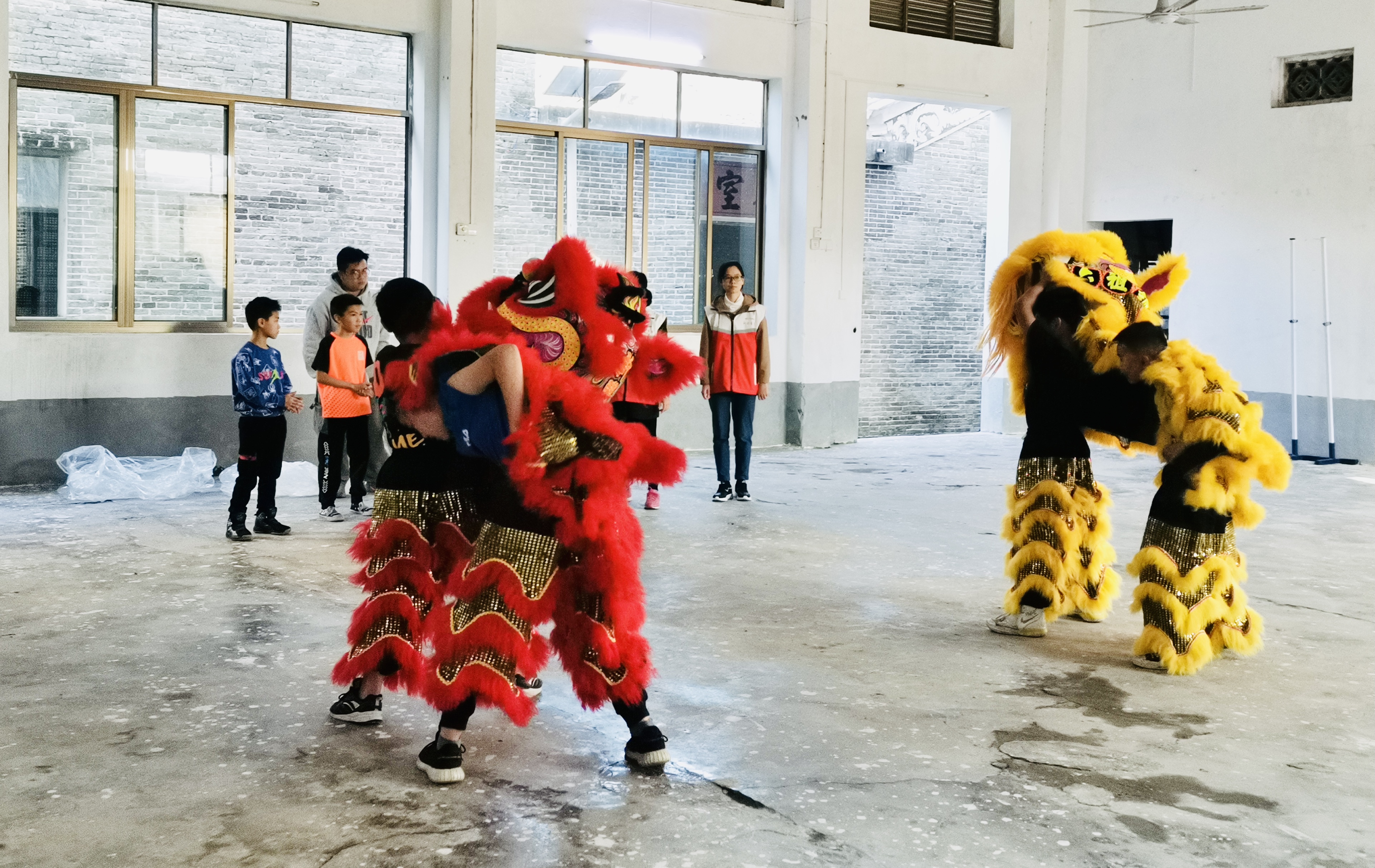 新兴县地方特色优质课程——“新兴走大王”舞狮