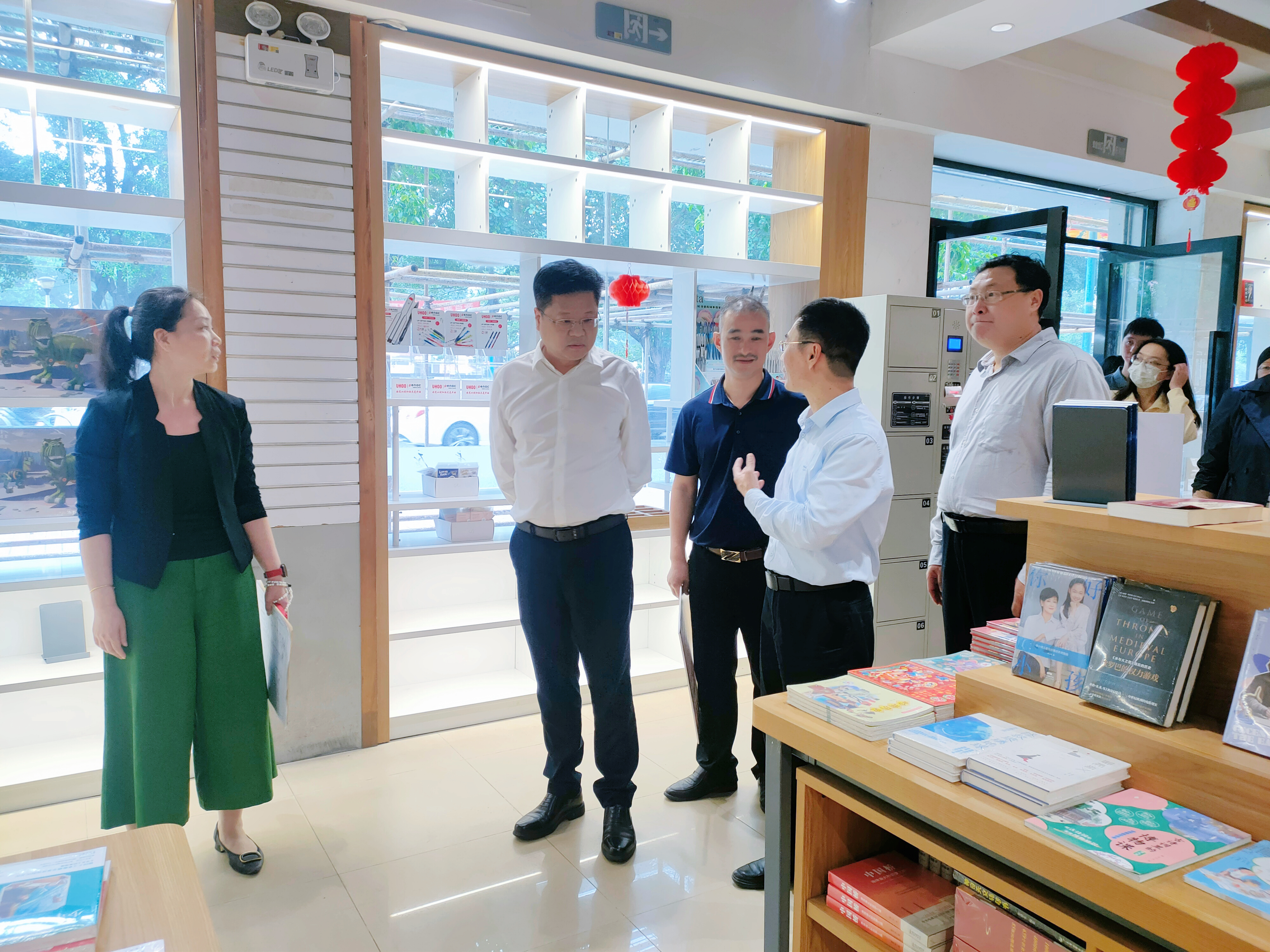 倪谦率队到普宁新华书店调研