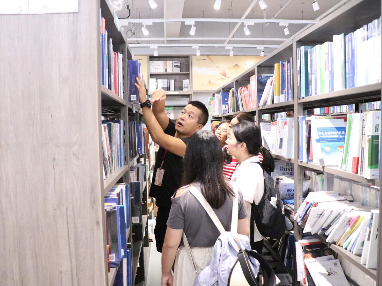 广东新华2024年秋季馆配会圆满举办，图书馆社会化运营模式再成焦点