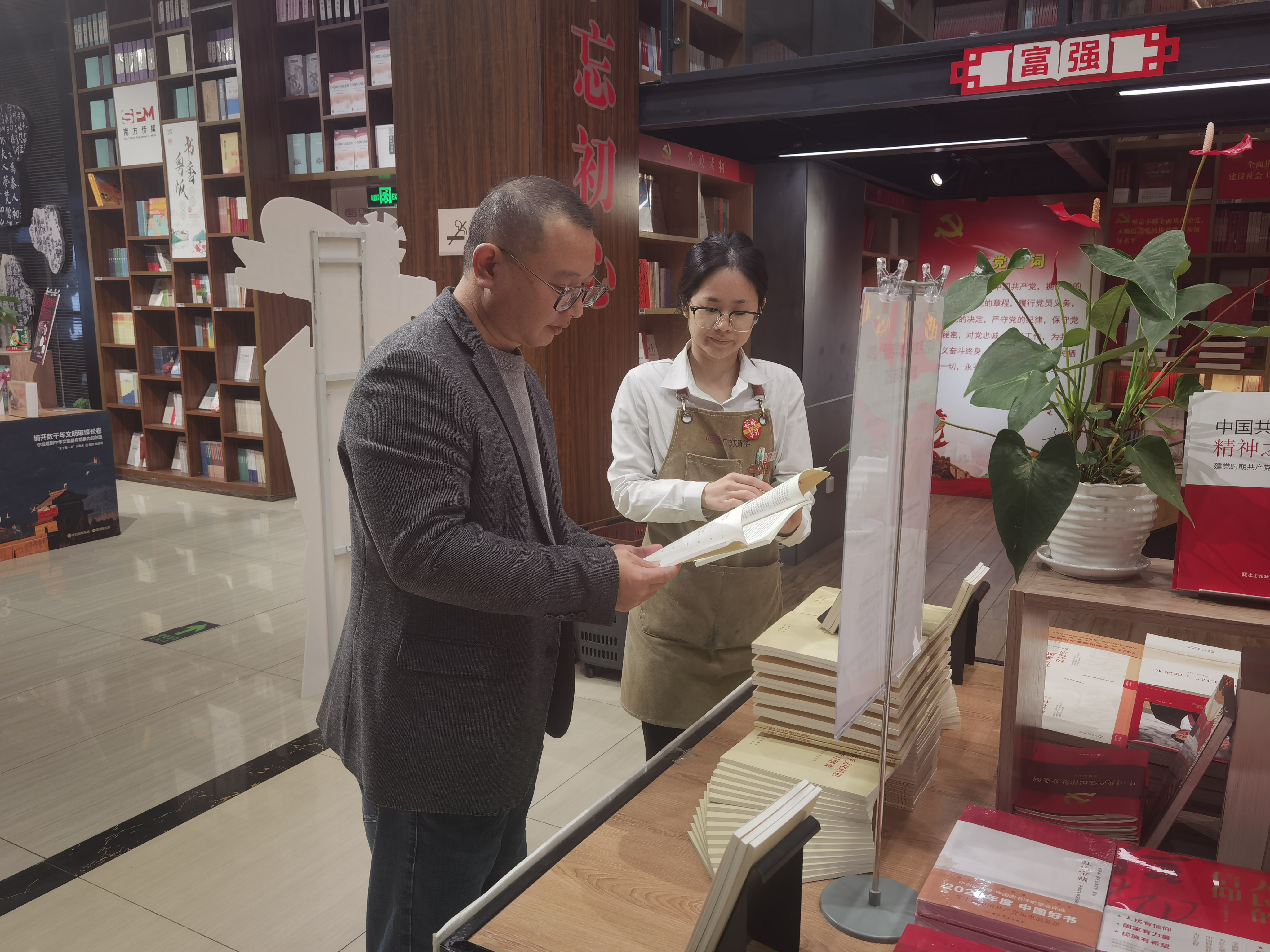 江门购书中心（读者阅读学习).jpg